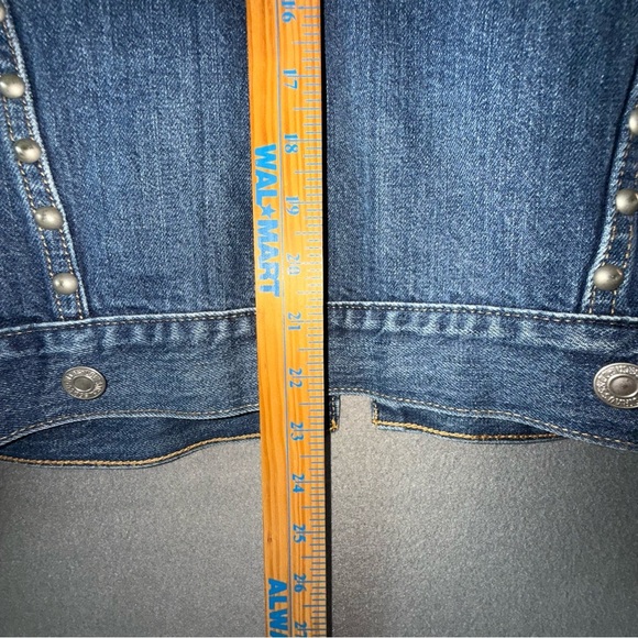 Levi’s Studded Blue Denim Trucker Statement Edgy Jean Jacket Women’s Medium - Picture 7 of 16